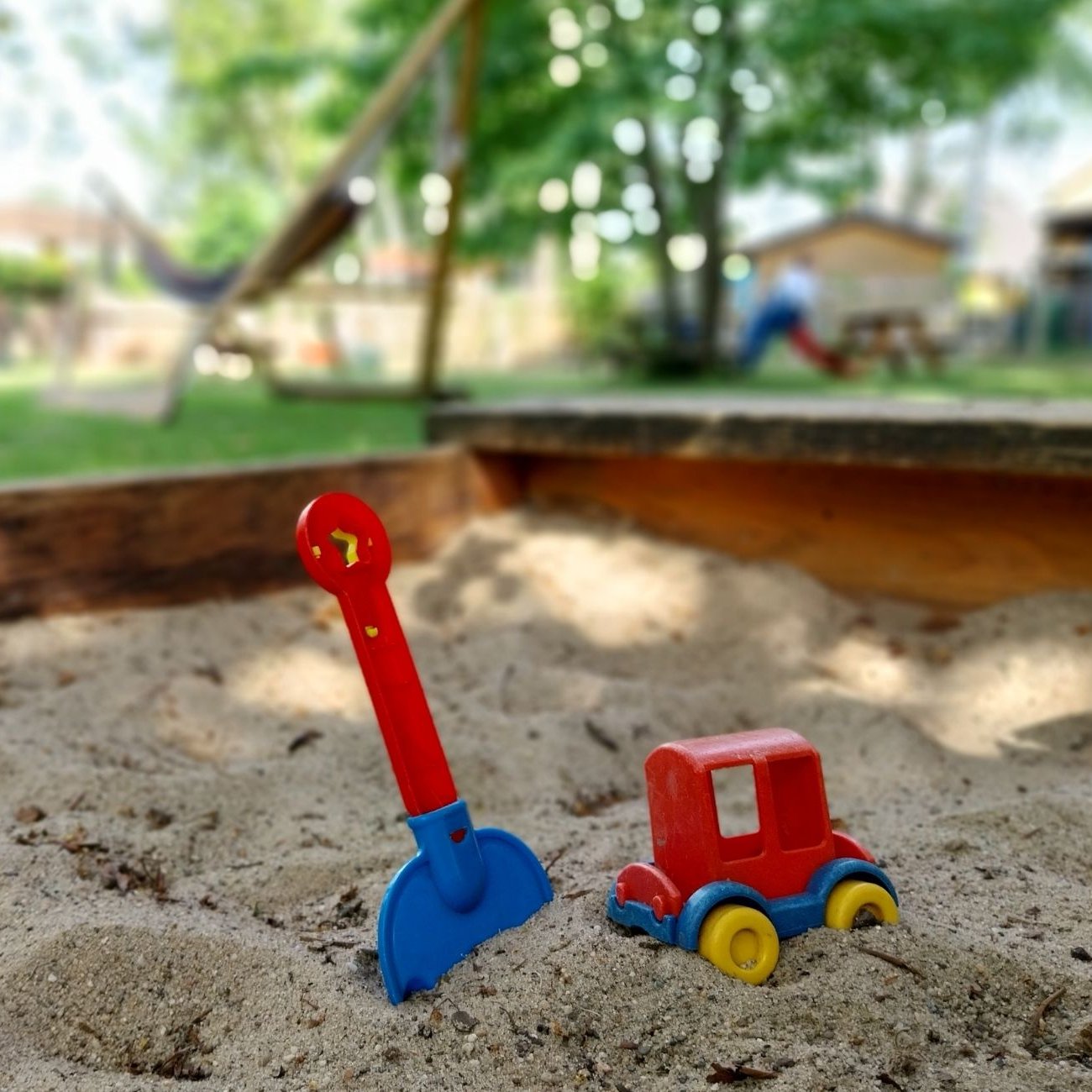 Garten mit Sandkasten Familienhaus "Gustav Dittrich"