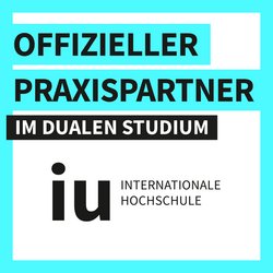 Dies ist das Praxispartnersiegel für unsere Kooperation mit der Internationalen Hochschule. Wir sind Praxispartner für das duale Studium der IU Internationalen Hochschule (IU). Die IU ist Deutschlands größte Hochschule, staatlich anerkannt und von der FIBAA systemakkreditiert.