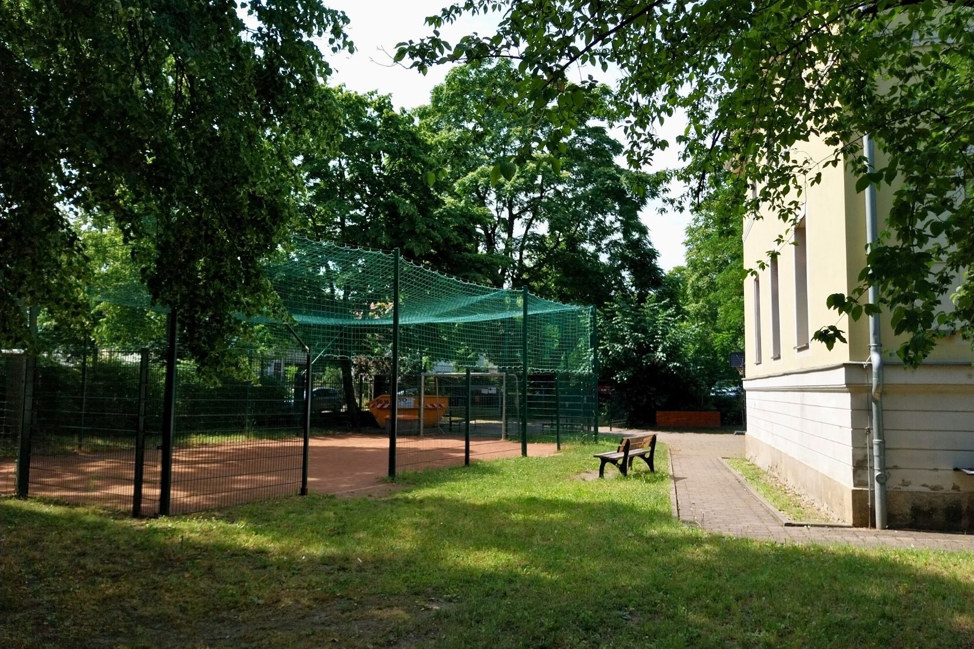 Garten und Bolzplatz Inobhutname-Zentrum OK5